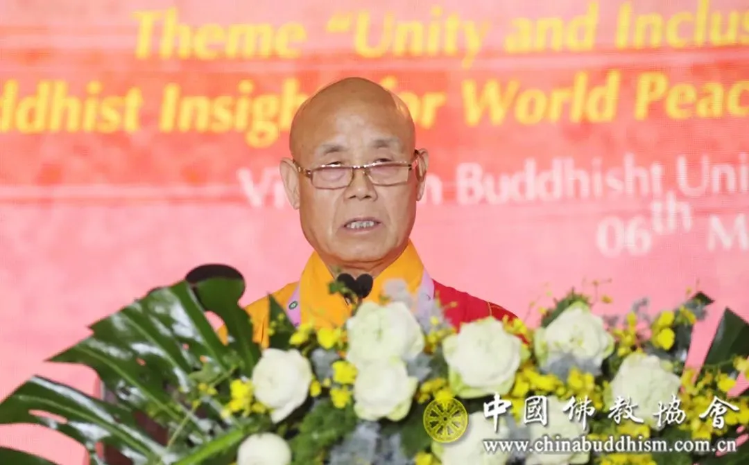 演觉法师在开幕式上致辞